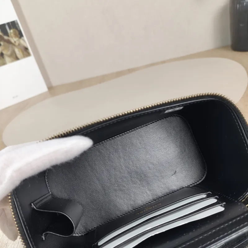 Chanel Crossbody Bag Edition Black Grained Calfskin Mini 16 × 8 × 9.5 cm — detail view 7 of 12