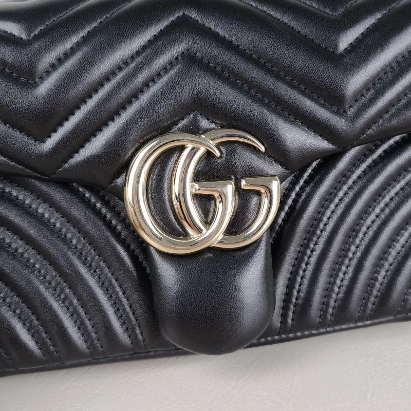 GUCCI Crossbody Bag GG Marmont Medium Marmont 26Black with Gold-Tone Hardware Lambskin Medium26 × 7 × 15 cm — detail view 7 of 15