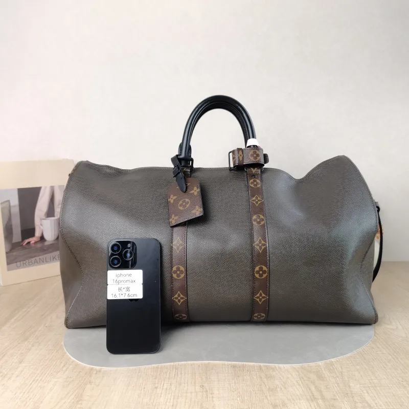 Louis Vuitton Top Handle Bag Keepall 50 Shoulder Strap Edition Green Calfskin One Size 50 × 23 × 29 cm — cover view 2 of 5