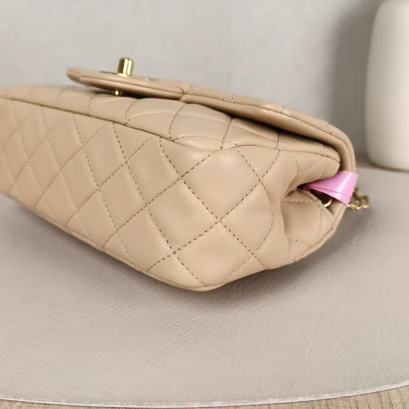 Chanel Crossbody Bag mini Taupe Lambskin One Size 20 × 6 × 12 cm — detail view 1 of 13