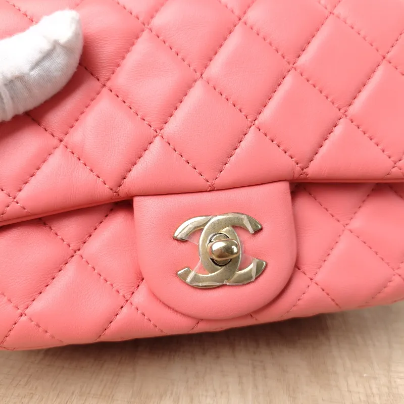 Chanel Crossbody Bag Pink Lambskinmini17 × 8 × 13.5 cm — detail view 5 of 19