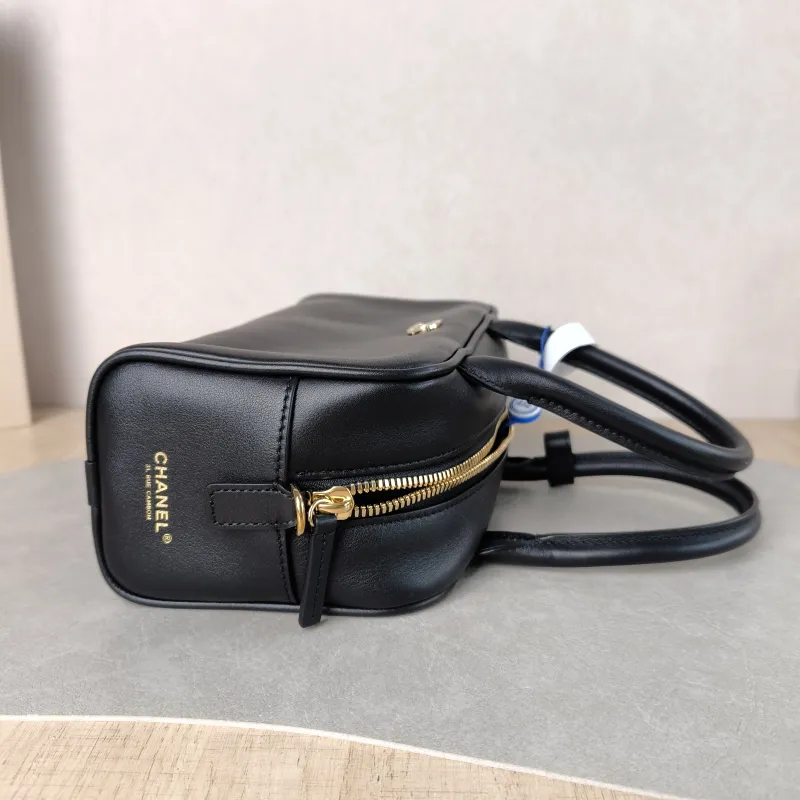 Chanel Shoulder Bag Bowling Bag Black Calfskin 20 × 8 × 12 cm — detail view 4 of 12