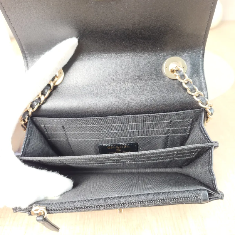 Chanel Crossbody Bag trendy cc woc Black with Gold-Tone Hardware Lambskin One Size 15.5 × 3.5 × 11 cm 30 — detail view 12 of 13