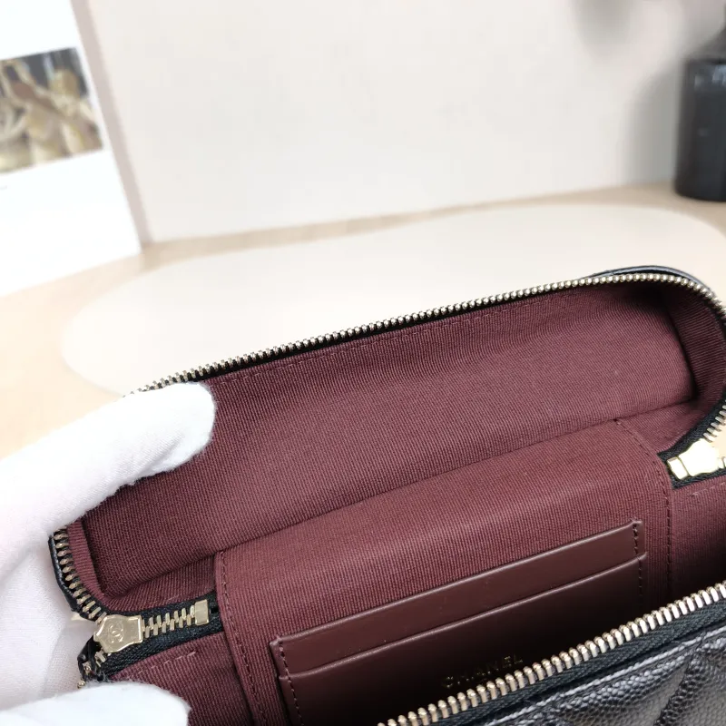 Chanel Crossbody Bag lp Box Bag Top Handle Crossbody Bag Black Grained Calfskin One Size 19.5 × 5 × 17 cm — detail view 10 of 13