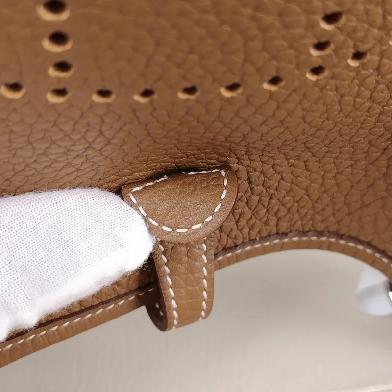 Hermès Crossbody Bag Evelyne Mini 16 Mini 16 Taurillon Clemence TC Calfskin Mini 17 × 5.5 × 18 cm G — detail view 4 of 8