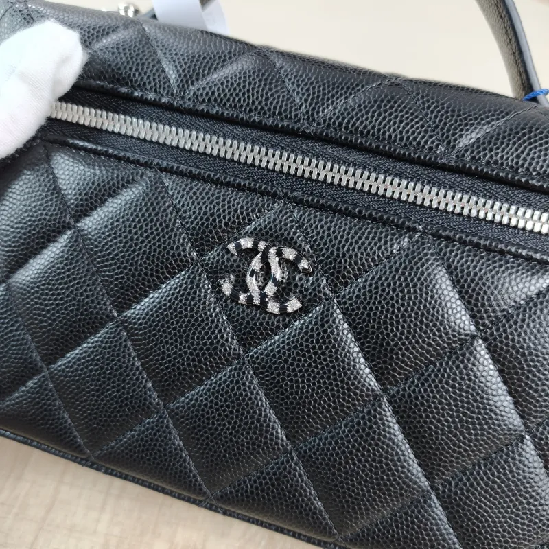 Chanel Crossbody Bag25p logo lp Black Grained Calfskin One Size19.5 × 5 × 17 cm — detail view 9 of 14