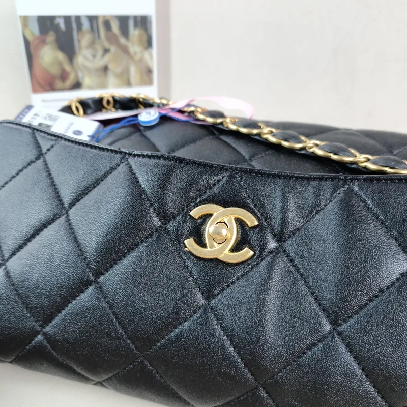 Chanel Shoulder Bag hobo Black Lambskin One Size 39 × 9 × 23 cm — detail view 1 of 12