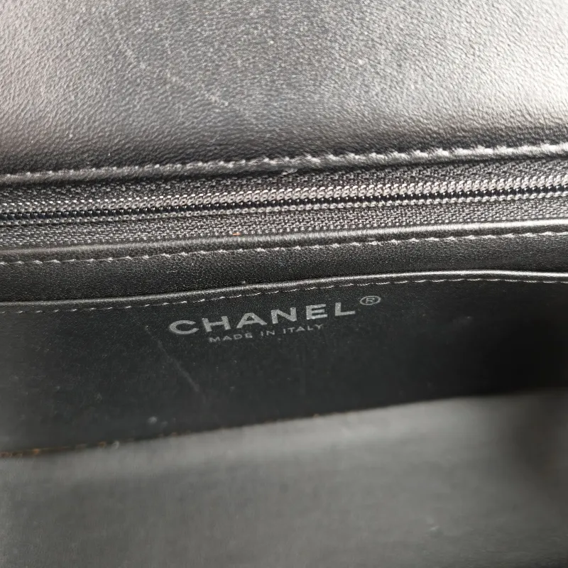 Chanel Crossbody Bag mini Black Lambskin mini 20 × 6 × 12 cm — detail view 1 of 13