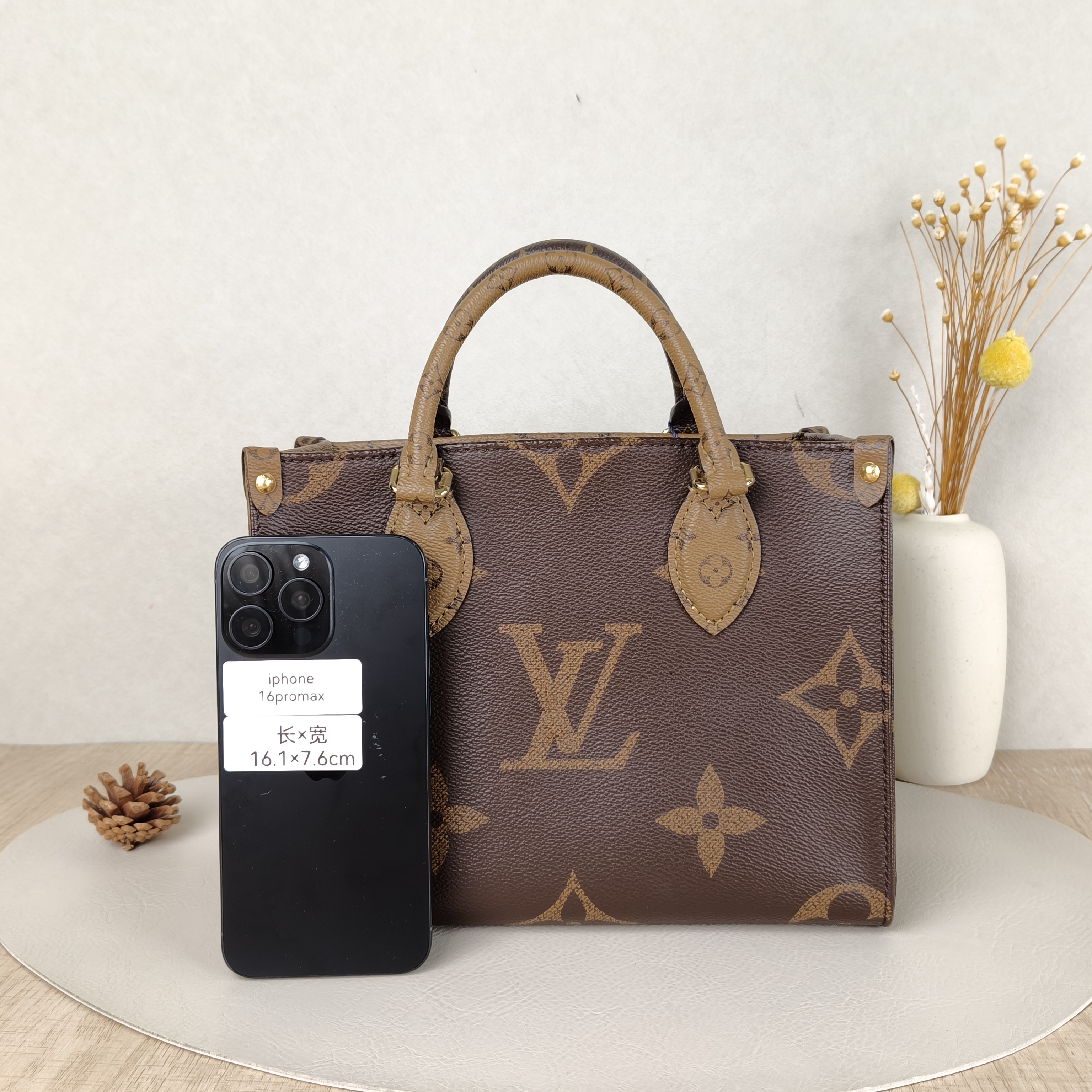 Louis Vuitton Shoulder Bag Onthego Monogram PVC Small25 × 11.5 × 19 cm — cover view 3 of 5