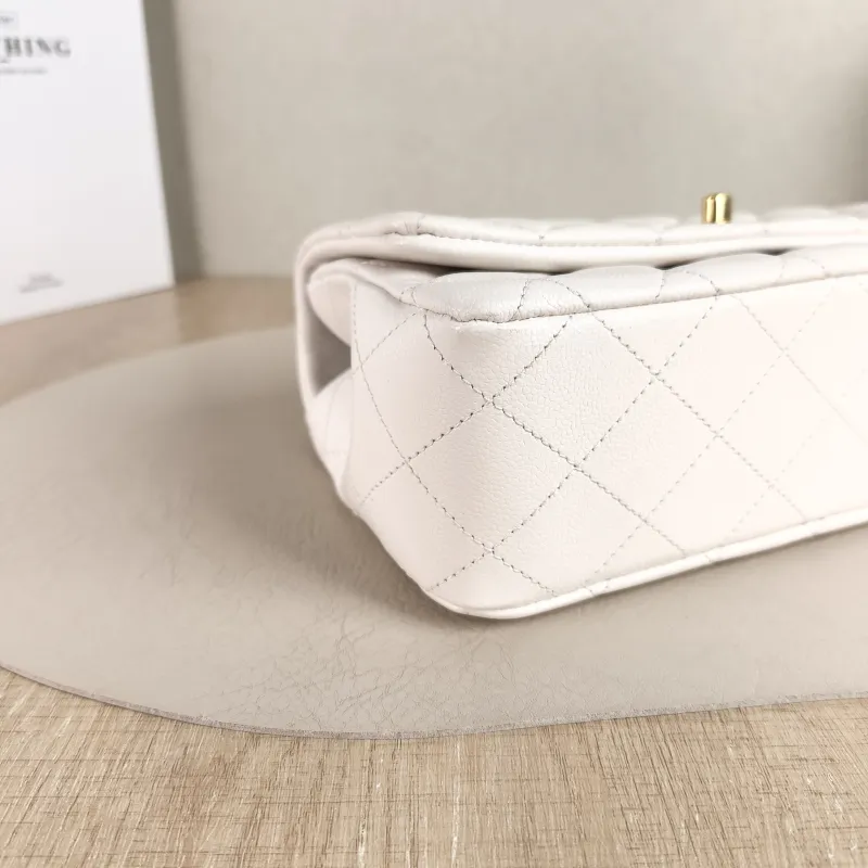 Chanel Crossbody Bag Handle White Grained Calfskin One Size 22 × 7 × 14 cm — detail view 8 of 13