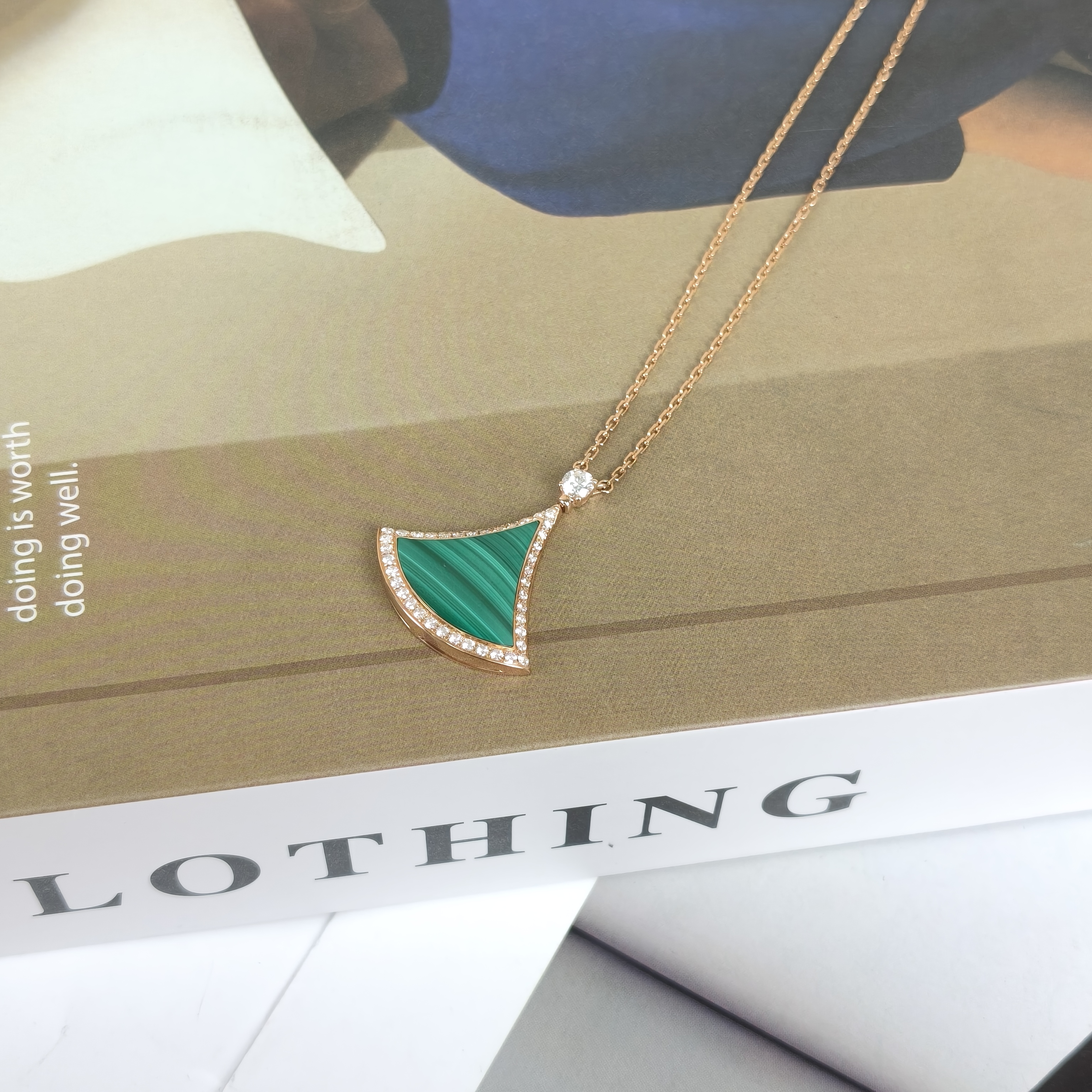 Bvlgari Divas'Dream Pavé Diamond Necklace 18k Rose Gold · Authenticity Card · Box · 42㎝ — cover view 10 of 10