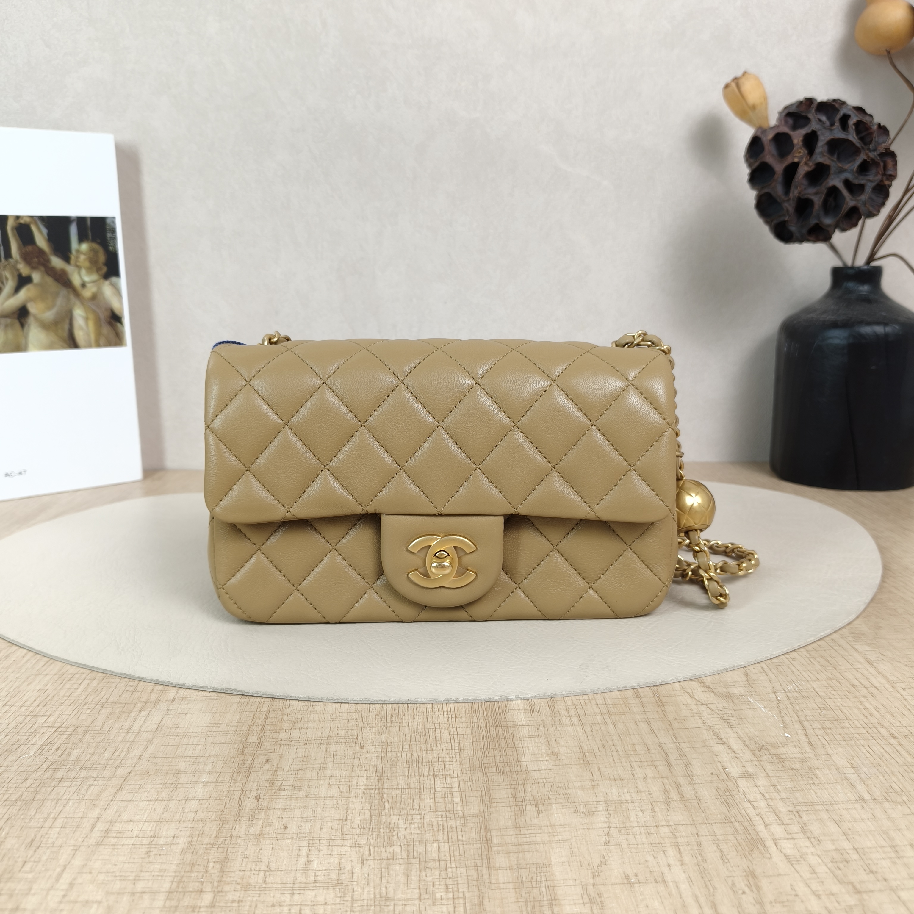 Chanel Crossbody Bag mini Taupe Lambskin One Size20 × 6 × 12 cm