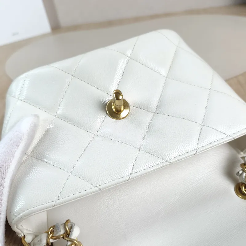 Chanel Crossbody Bag Edition White Calfskin One Size17 × 7 × 13 cm — detail view 12 of 14