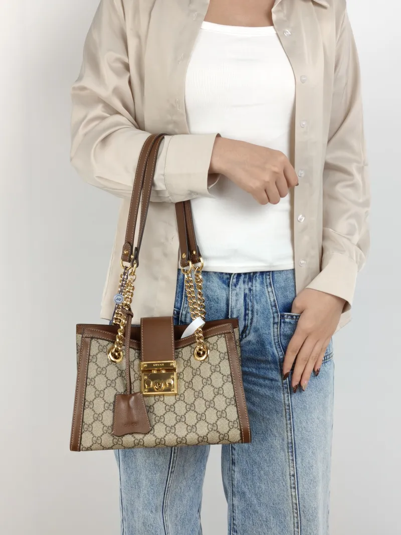 GUCCI Shoulder Bag Padlock Small 26.5 × 4.5 × 13.5 cm — on-model view 1 of 2