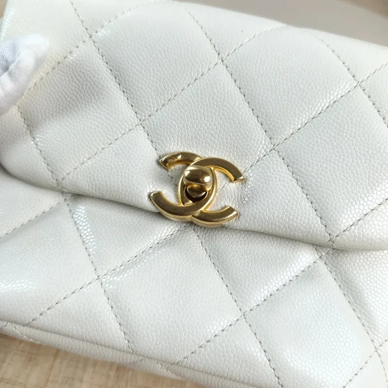 Chanel Crossbody Bag Edition White Calfskin One Size17 × 7 × 13 cm — detail view 6 of 14