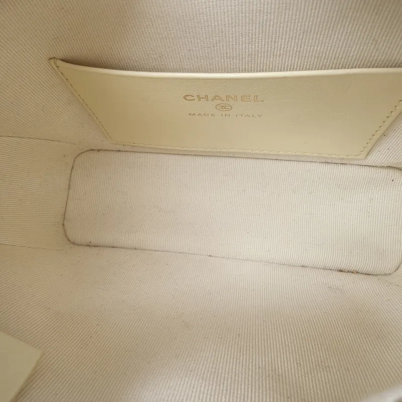 Chanel Crossbody Bag Crossbody Bag Yellow Grained Calfskin One Size21.5 × 7.5 × 19 cm — detail view 10 of 14