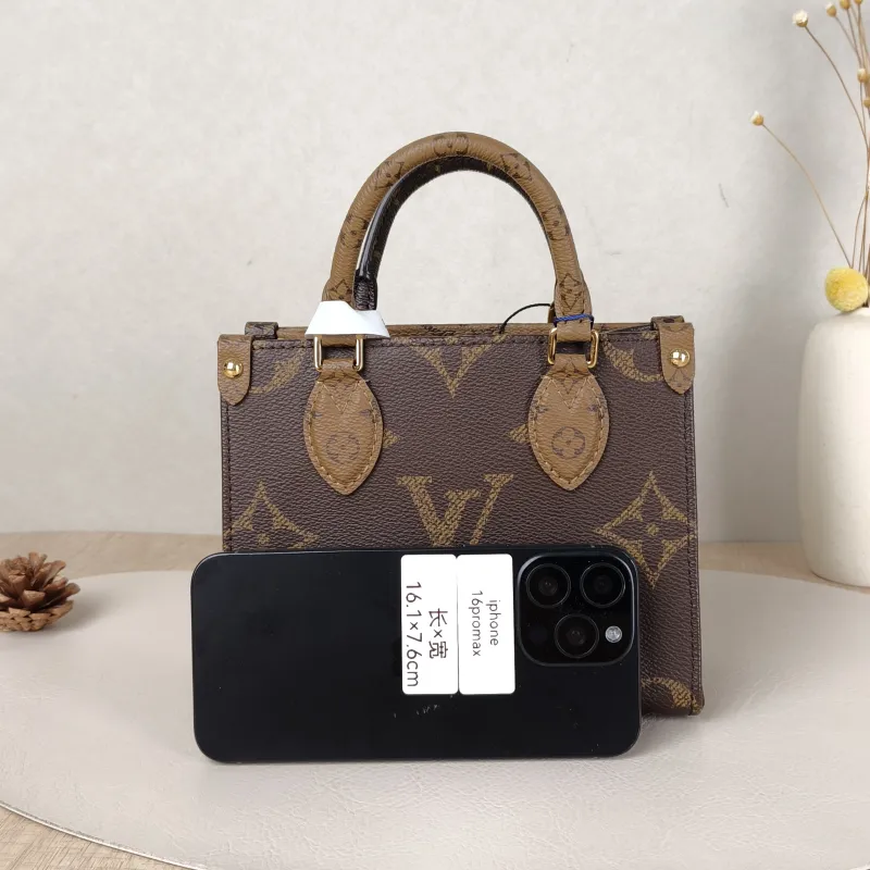 Louis Vuitton Crossbody Bag Onthego BB Monogram PVCBB18 × 8.5 × 15 cm — cover view 4 of 5