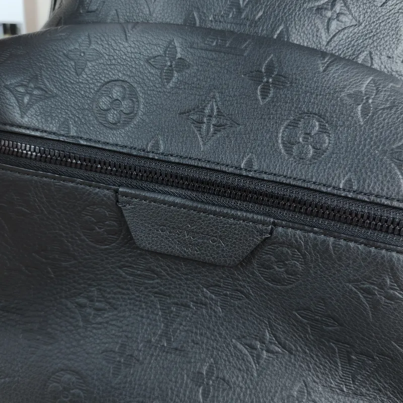 Louis Vuitton Backpack Discovery Backpack Black Calfskin Small 29 × 20 × 38 cm — detail view 9 of 12
