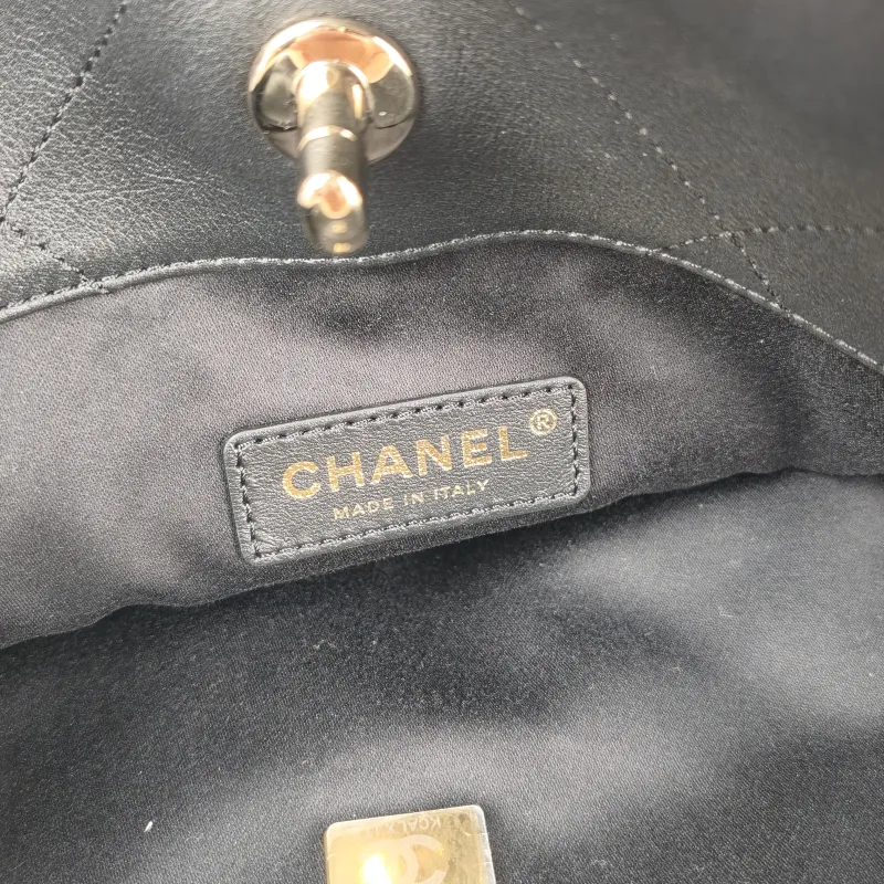 Chanel Shoulder Bag cocobeach Collection Black Lambskinmini29 × 6 × 20 cm — detail view 6 of 10