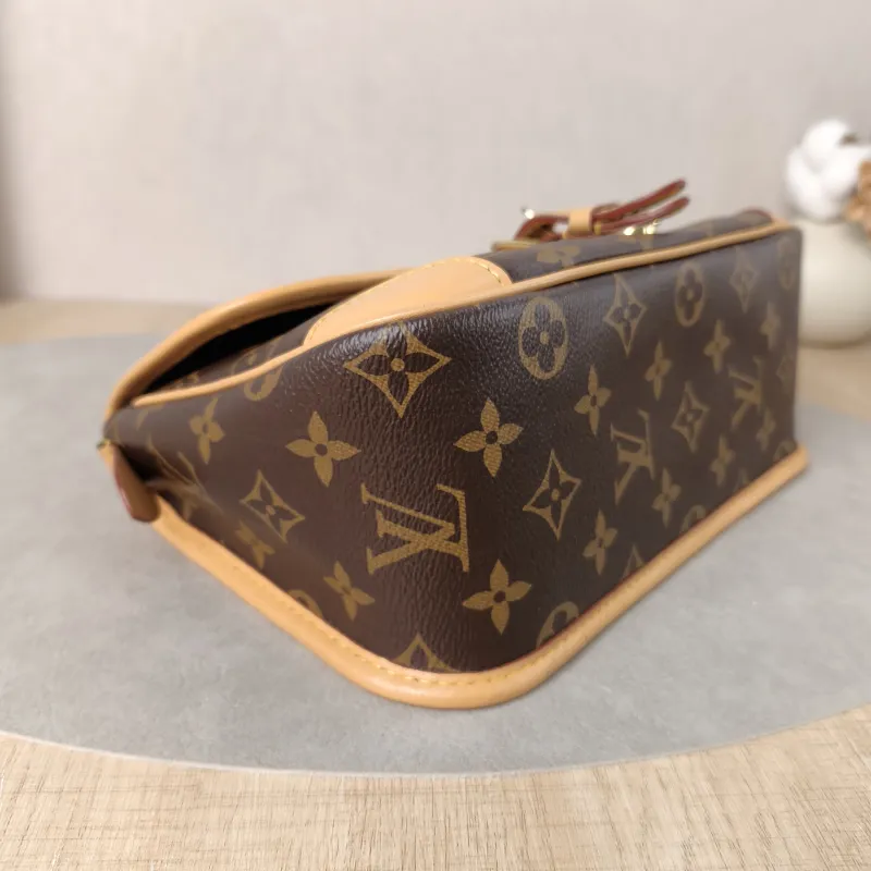Louis Vuitton Crossbody Bag Diane Baguette Bag Shoulder Strap PVC Small 24 × 9 × 15 cm — detail view 12 of 15