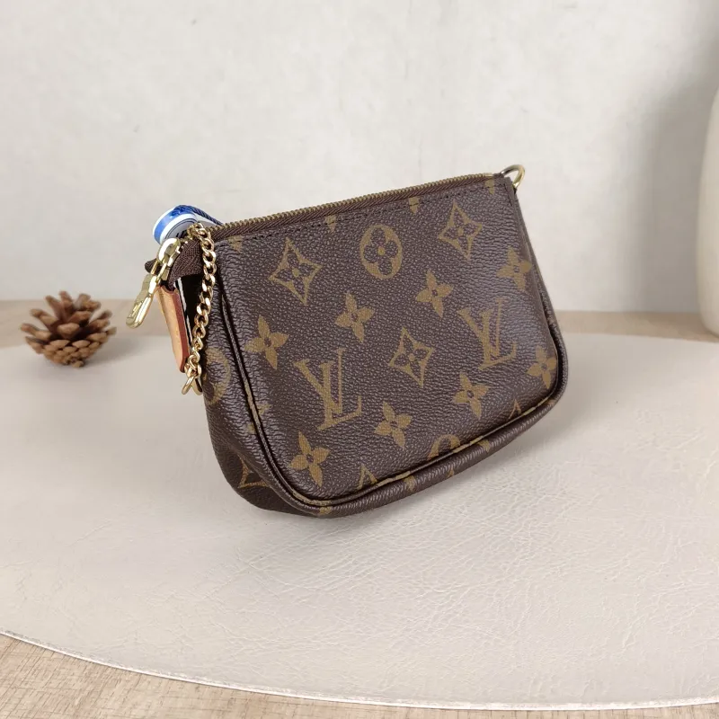 Louis Vuitton Clutch Mini Pochette Accessoires Monogram PVC Mini 15.5 × 4 × 10.5 cm — cover view 4 of 6