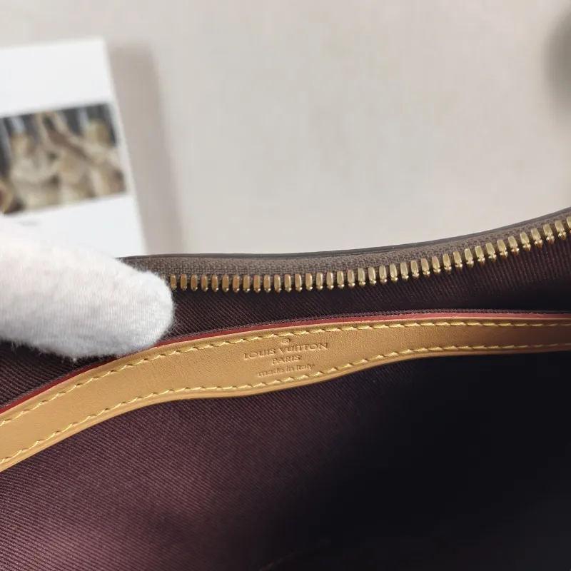 Louis Vuitton Crossbody Bag Boulogne PVC Small 26 × 9.5 × 16 cm — detail view 4 of 9