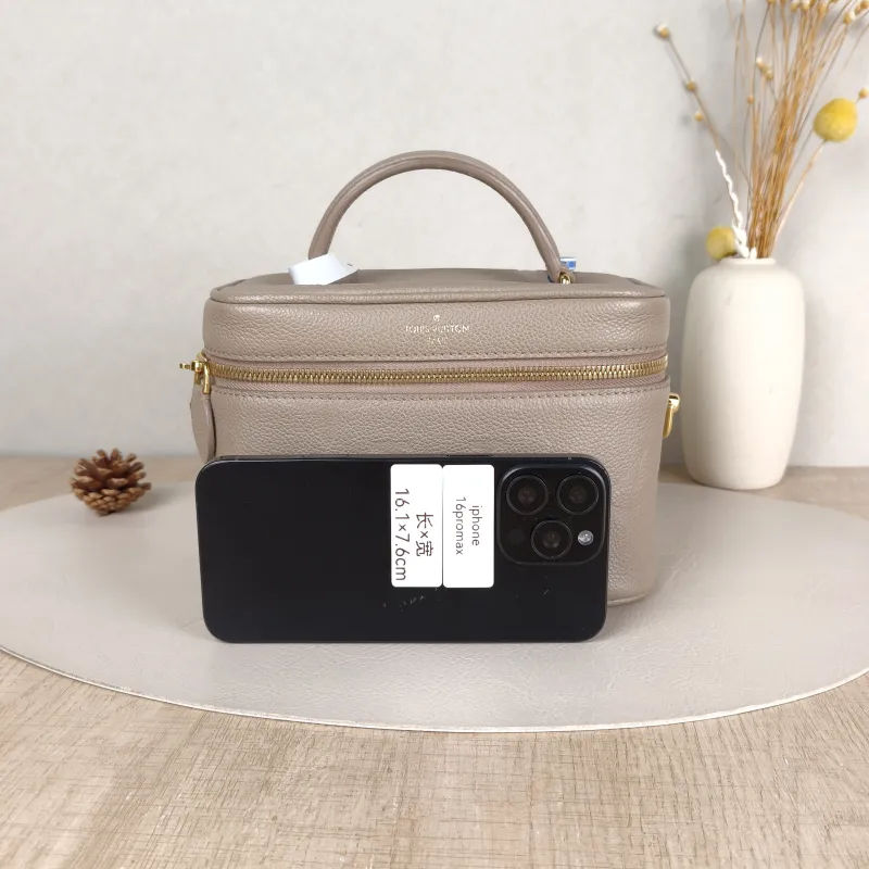 Louis Vuitton Shoulder Bag VANITY Cosmetic Bag Grey Calfskin Small19 × 11 × 13 cm — cover view 5 of 5