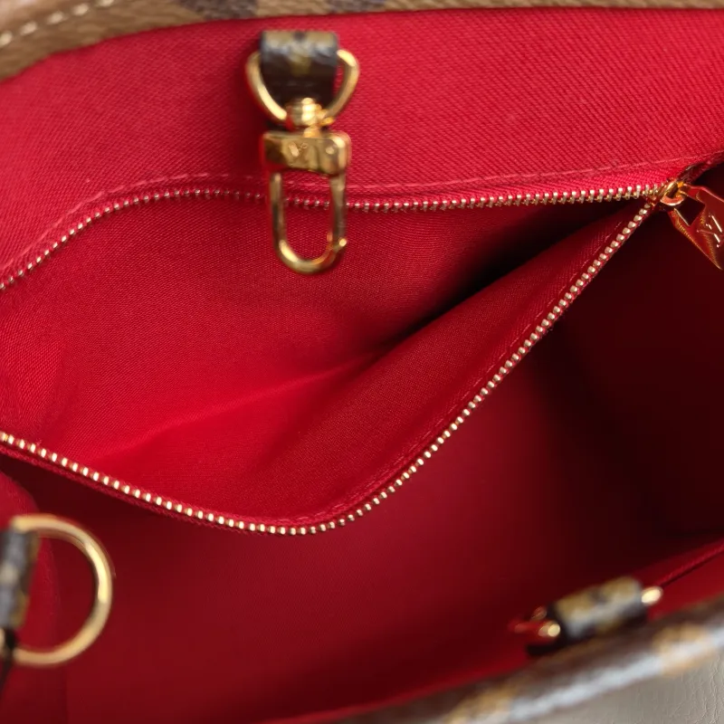 Louis Vuitton Shoulder Bag Onthego Monogram PVC Small 25 × 11.5 × 19 cm — detail view 8 of 12
