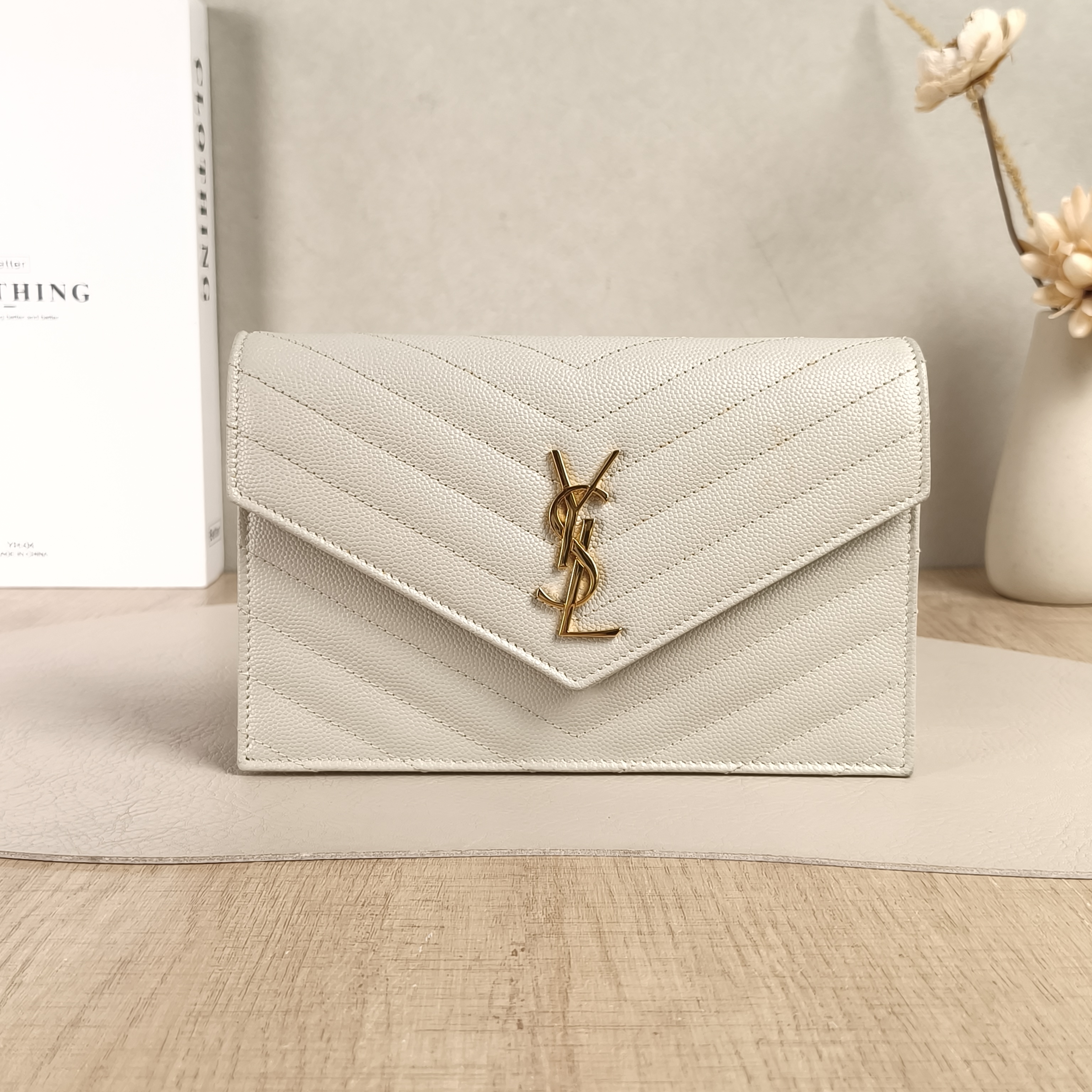 SAINT LAURENT Crossbody Bag CASSANDRE ENVELOPE White Calfskin One Size19 × 3.5 × 12.5 cm