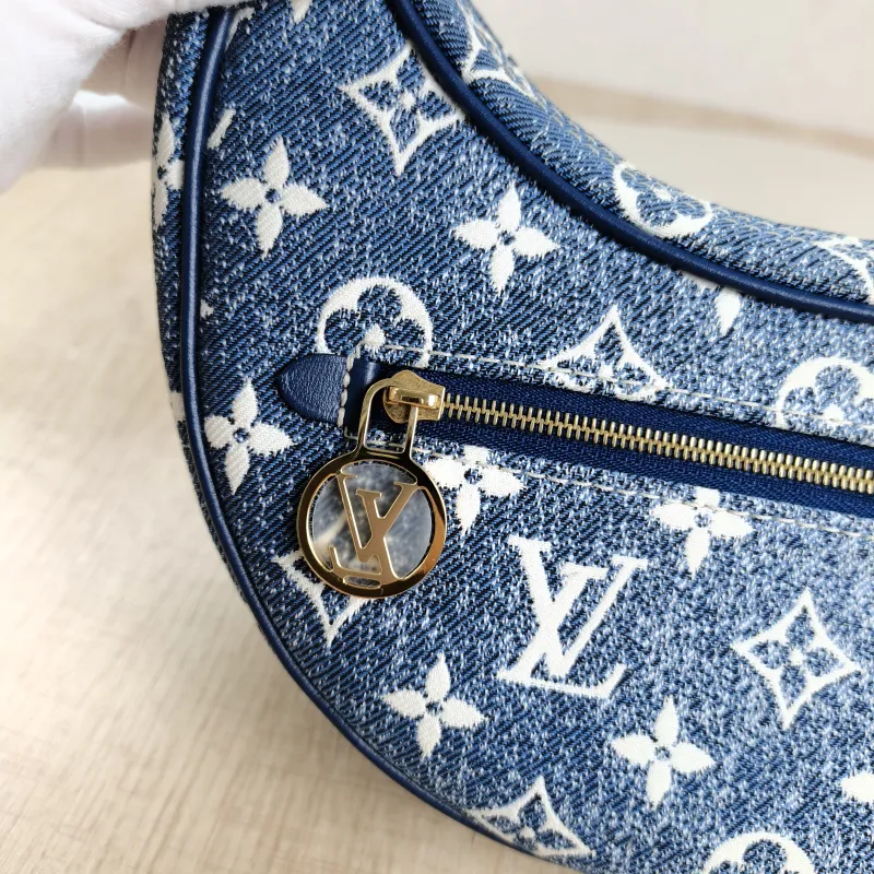 Louis Vuitton Crossbody Bag Loop Blue Small 23 × 6 × 13 cm — detail view 9 of 13