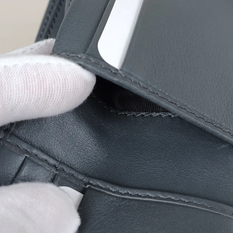 GUCCI Wallet Wallet Grey Calfskin One Size11 × 1 × 9 cm — detail view 5 of 12