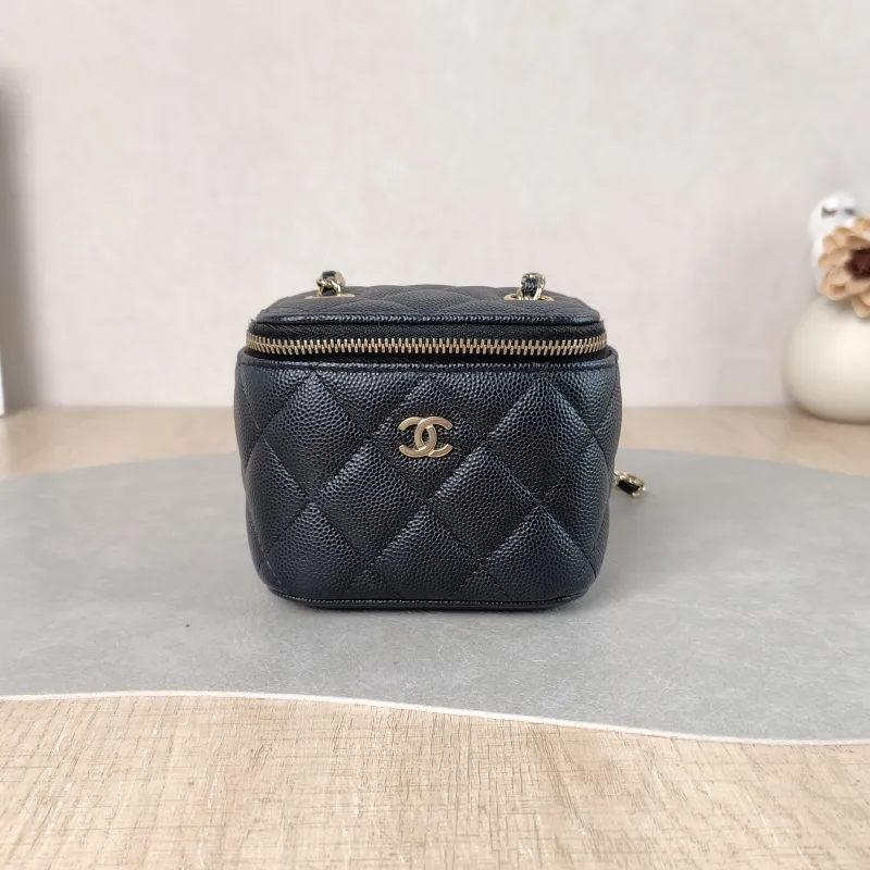 Chanel Crossbody Bag Edition Black Grained Calfskin Mini 11 × 7 × 9 cm 31
