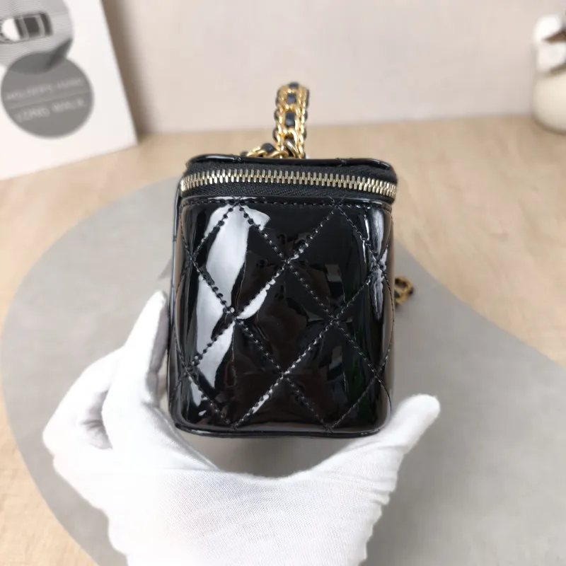 Chanel Crossbody Bag Edition Black Patent Leathermini16 × 8 × 9.5 cm — detail view 11 of 13