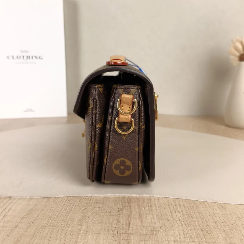 Louis Vuitton Crossbody Bag Pochette Métis East West Monogram PVC Small21.5 × 6 × 13.5 cm — detail view 1 of 13