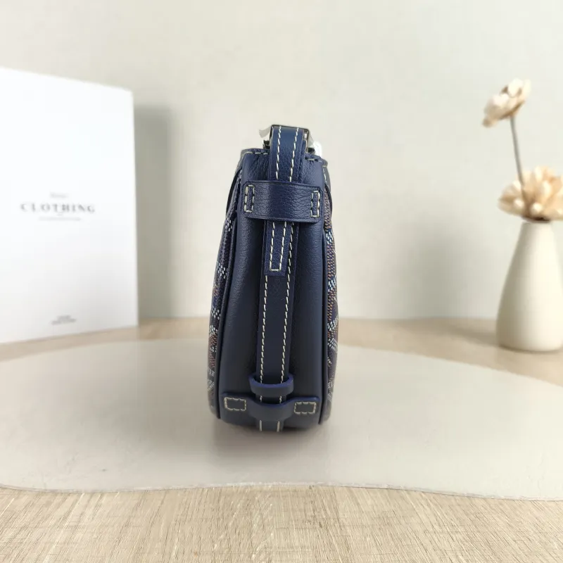 GOYARD Crossbody Bag Hirondelle Navy ine Canvas One Size 25 × 6 × 17 cm — detail view 5 of 11