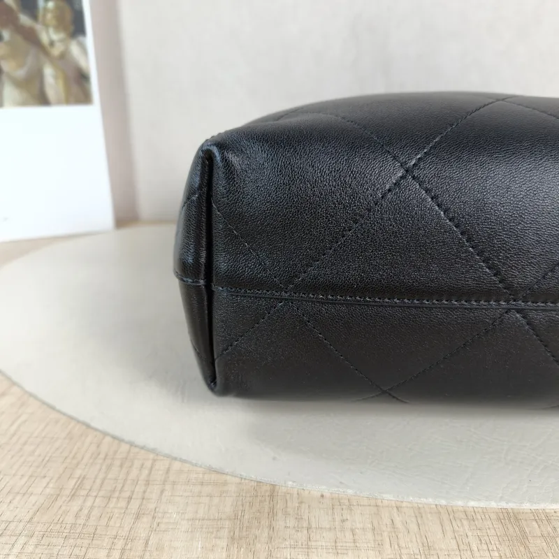 Chanel Shoulder Bag hobo Black Lambskin One Size 20 × 9 × 20 cm — detail view 2 of 10