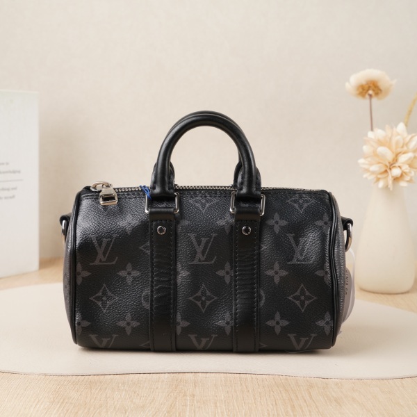 Louis Vuitton Keepallmini Microchip Edition · Shoulder Strap · 21 × 9 × 12 cm