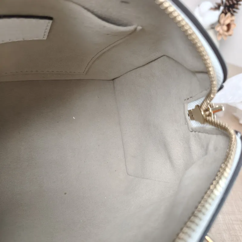 Louis Vuitton Crossbody Bag Speedy20 White Calfskin One Size 20.5 × 12 × 13.5 cm — detail view 8 of 12