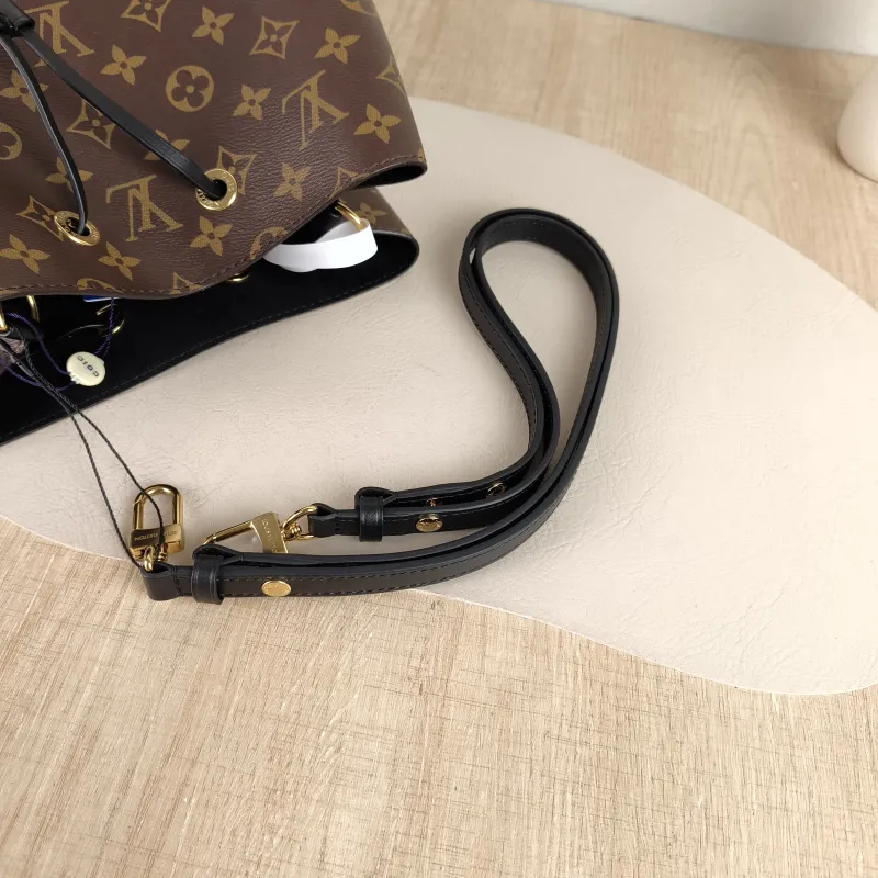 Louis Vuitton Shoulder Bag NÉONOÉ Bucket Bag Black PVC Medium 26 × 17.5 × 26 cm — detail view 2 of 9