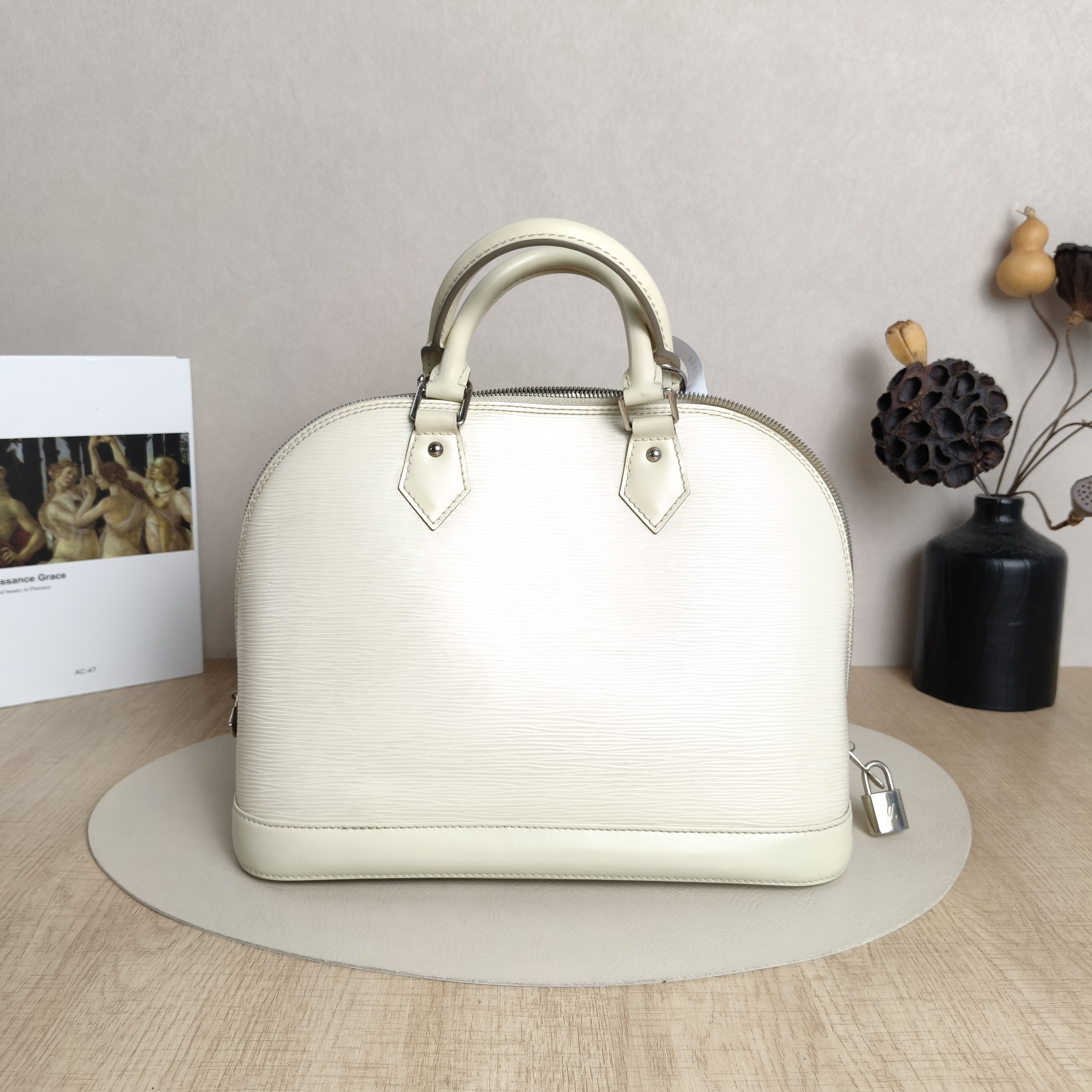 Louis Vuitton Top Handle Bag Alma Small Epi Embossed Calfskin Small32 × 16 × 25 cm — cover view 3 of 5
