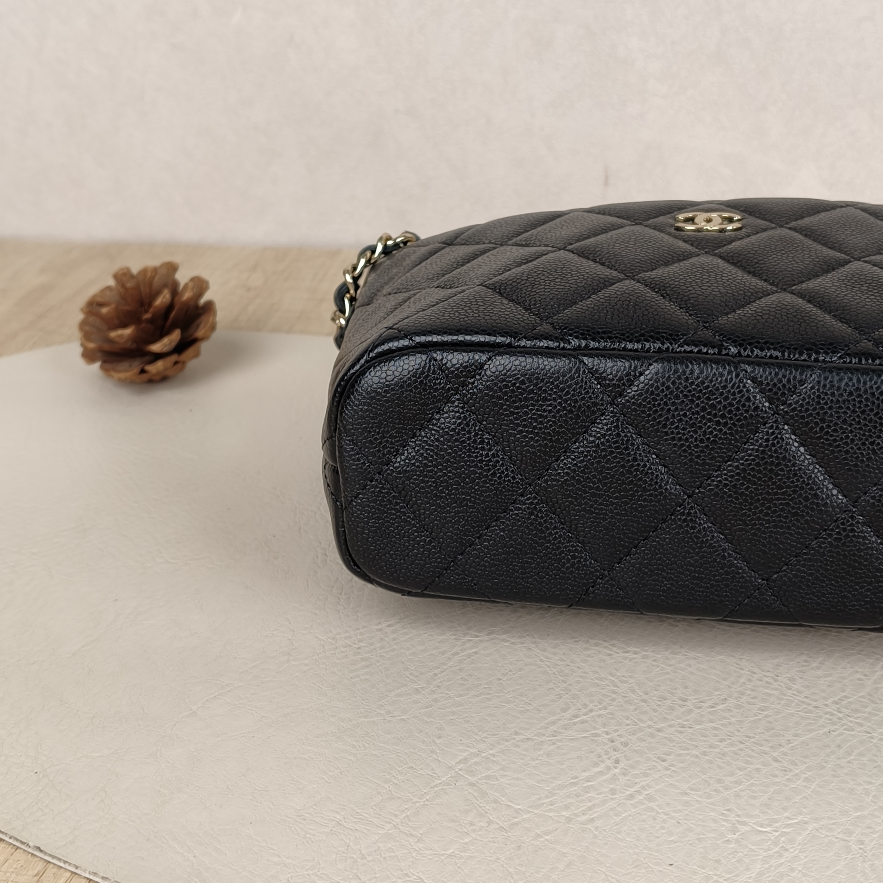 Chanel Crossbody Bag25c Vanity Case Bag Black Grained Calfskin One Size21.5 × 7.5 × 19 cm — cover view 8 of 8