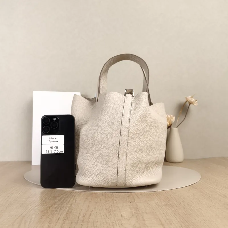 Hermès Top Handle Bag Picotin Lock 22 2210 TC Calfskin Medium22 × 17 × 21 cm — cover view 4 of 5