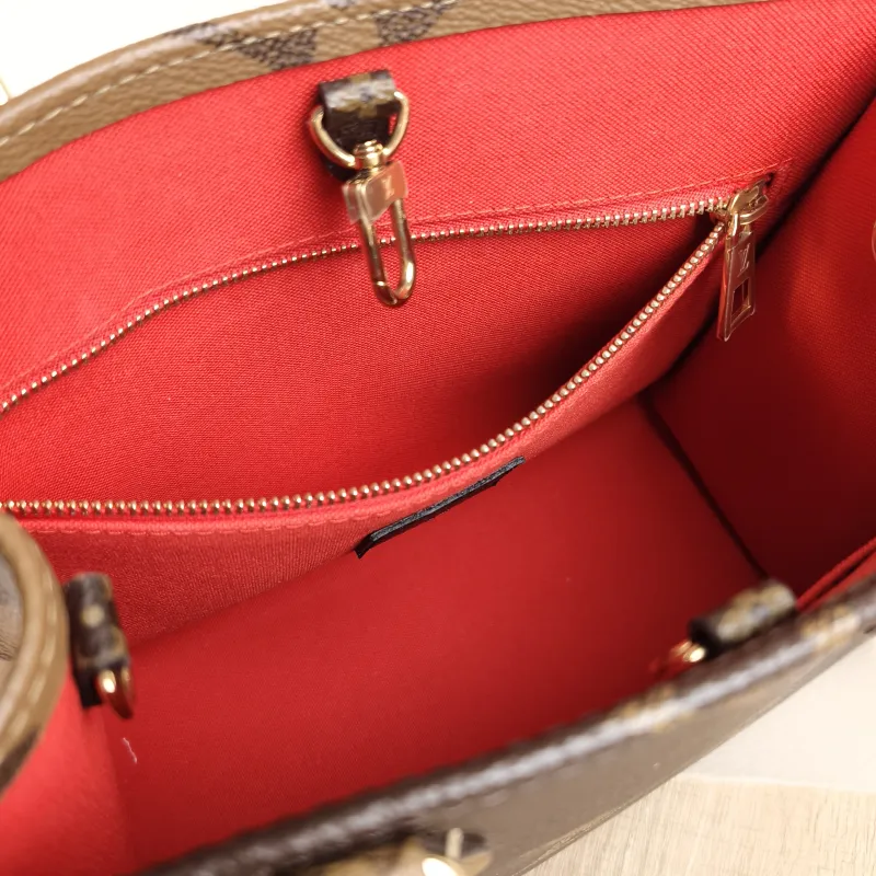 Louis Vuitton Shoulder Bag Onthego Monogram PVC Small 25 × 11.5 × 19 cm — detail view 9 of 10