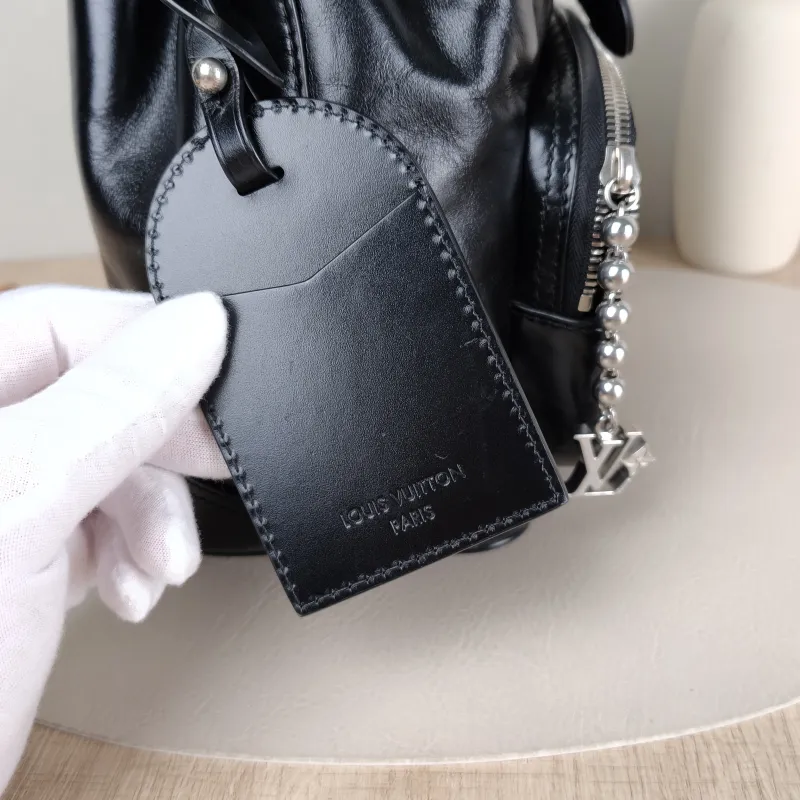 Louis Vuitton Shoulder Bag NOÉ CARGO Bucket Bag Black Calfskin Small 22 × 16 × 24 cm — detail view 7 of 14