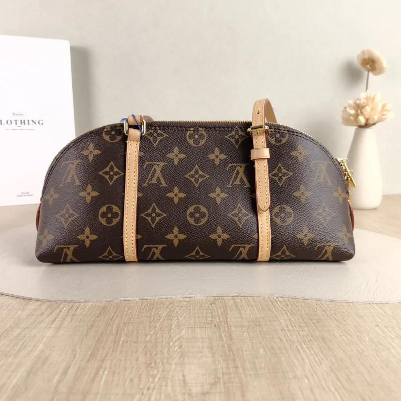 Louis Vuitton Shoulder Bag Squire East West Monogram PVC One Size 29 × 8 × 14 cm — cover view 3 of 6