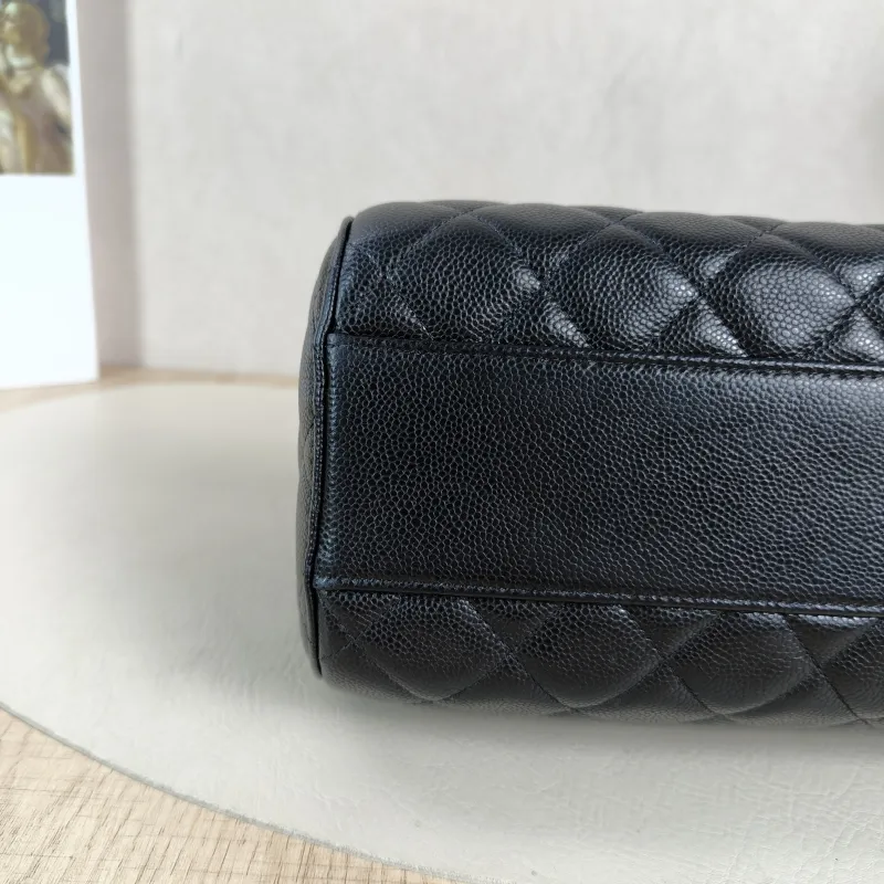 Chanel Crossbody Bag Crossbody Bag Black Grained Calfskin One Size 18.5 × 11 × 11.5 cm — detail view 4 of 13