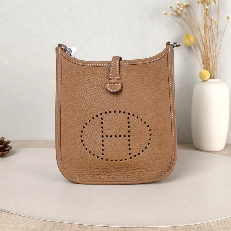 Hermès Crossbody Bag Evelyne Mini 16 Mini 16 Taurillon Clemence TC Calfskin Mini 17 × 5.5 × 18 cm G