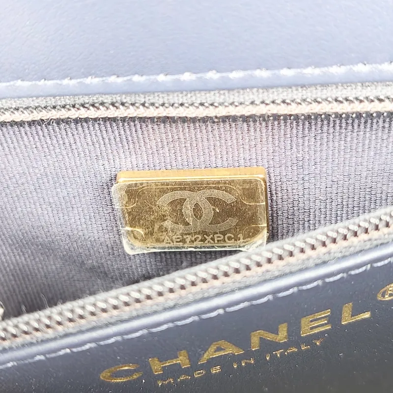 Chanel Shoulder Bag 26p preppy coco Navy Grained Calfskin Small 22 × 7 × 15 cm — detail view 6 of 12