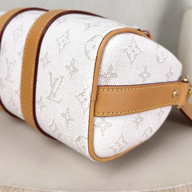 Louis Vuitton Crossbody Bag Keepall 25 White Monogram PVC Medium 25 × 11 × 15 cm — detail view 4 of 10
