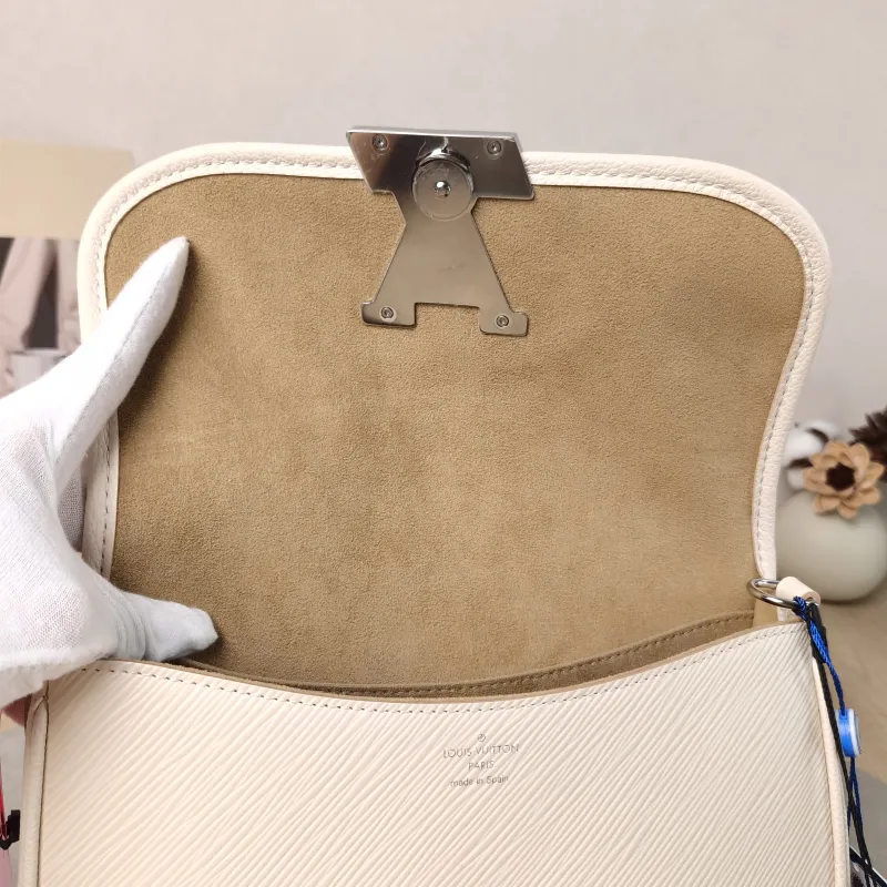 Louis Vuitton Shoulder Bag BUCI Beige Epi Embossed Calfskin One Size 24.5 × 9 × 15.5 cm — detail view 6 of 12